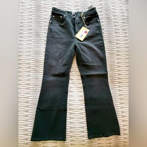 Closed Hi-Sun Cropped Flare NWT Green sz 27